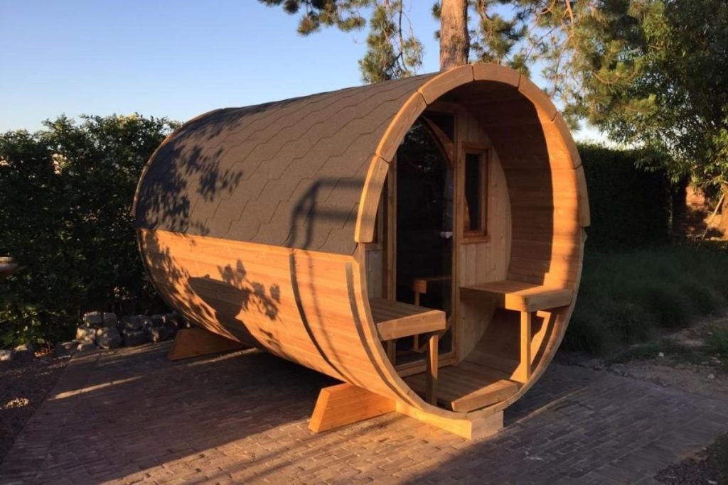 Wat zijn de kenmerken van een barrel sauna